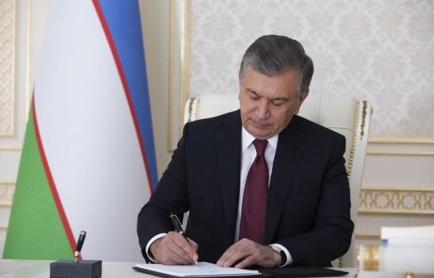 Президент Марказий банкка оид қонунни имзолади