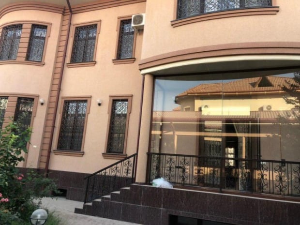 Sobiq bosh prokuror Rashid Qodirovning hashamatli uyi hayratlanarli narxda sotuvga qoʻyildi