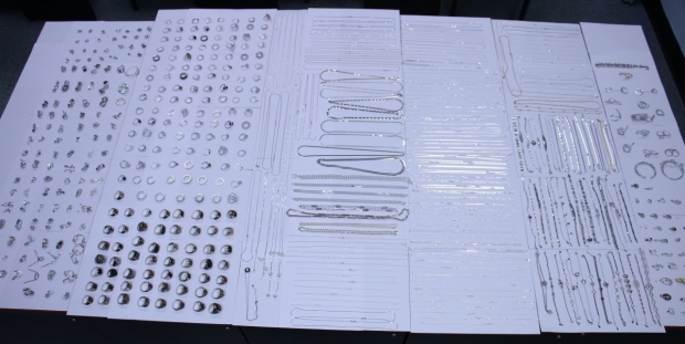 Salkam 3 kilogramm zargarlik buyumlarini yashirincha olib o‘tmoqchi bo‘lgan shaxs fosh bo‘ldi