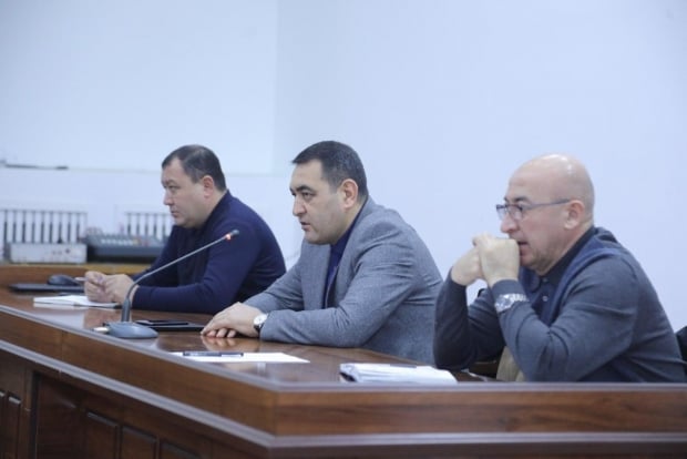 Мингбулоқ ҳокими ходимларни ҳақоратлагани аудиоси тарқалди. У туман халқидан узр сўрашига тўғри келди