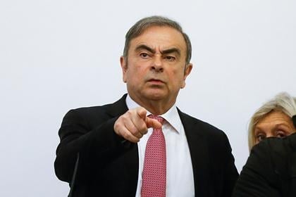 Karlos Gon Yaponiyadan qochgandan keyin ilk bor omma oldida paydo bo‘ldi