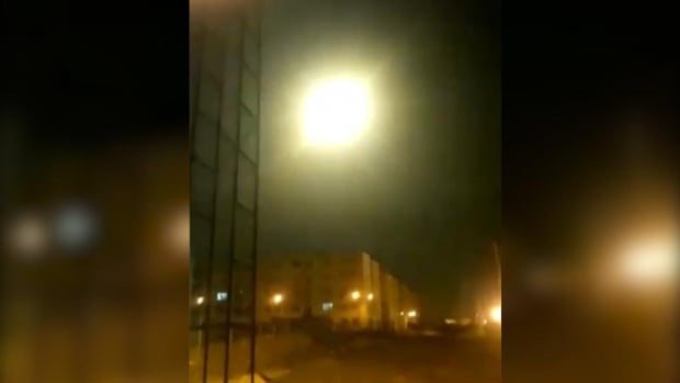 Eronda Ukraina samolyotiga berilgan ehtimoliy raketa zarbasi (video)