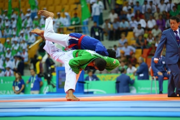 Komil Yusupov: “Kurashni Olimpiada o‘yinlariga albatta kiritamiz”