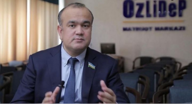 "Kassaga borsak chipta yo‘q deyishdi. Lekin 260 o‘rinli samolyotda 40 kishi uchib ketdik" – Deputat (video)