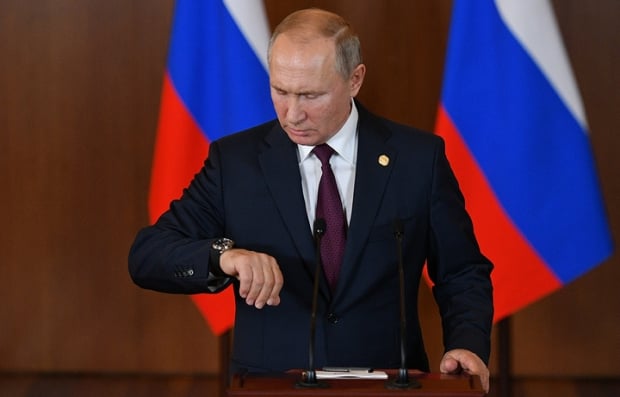 «Абадийлик қонуни»: Путин президентлик муддатини «нуллаштирувчи» ҳужжатга имзо чекди