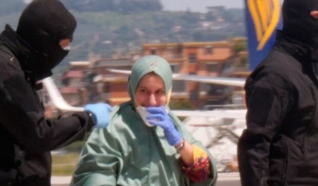 18 oy asirlikda bo‘lgan italiyalik qiz uyiga qaytdi