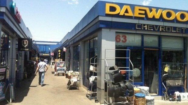 «Farhod avtomobil bozori» ichidagi barcha xodimlari bilan yopildi