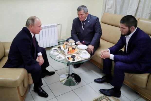 Путин Ҳабиб Нурмагомедовнинг отасига энг яхши тиббий хизмат кўрсатилишини ваъда қилди