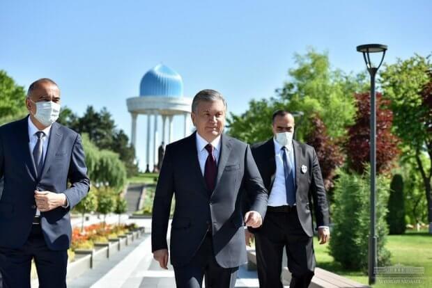 Президент Адиблар хиёбонини очиб берди (фото)