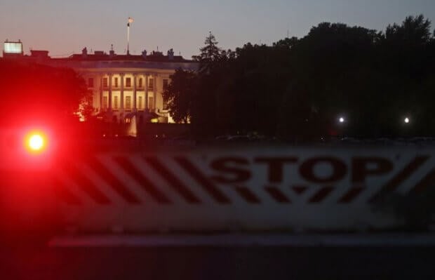Трамп Вашингтондаги намойишлар вақтида Оқ уйдаги бункерга яширинган