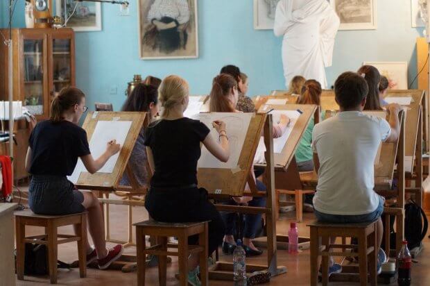 Касбий (ижодий) имтиҳонларни ўтказиш тартиби белгиланди