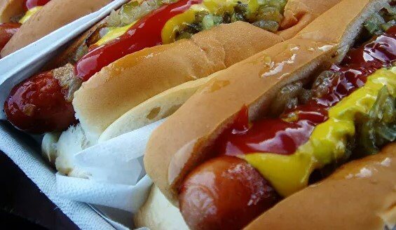 Amerikalik ayol xot-dog yeyish bo‘yicha rekord o‘rnatdi