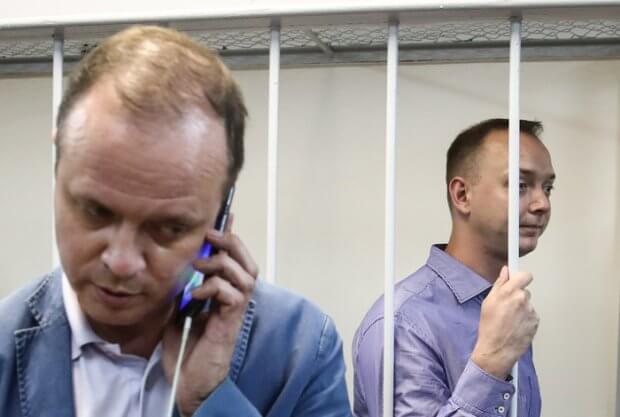 Давлатга хиёнатда айбланаётган журналист: Россияда ҳарбий мавзуларда қалам тебратган Сафроновни ФХХ ҳибсга олди