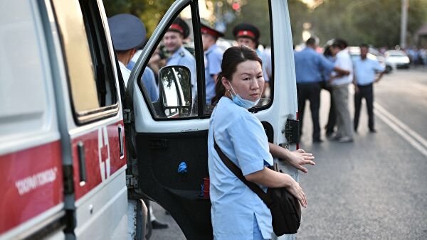 Qirg‘izistonda ta’tildagi barcha shifokorlar ishga chaqirib olinadi