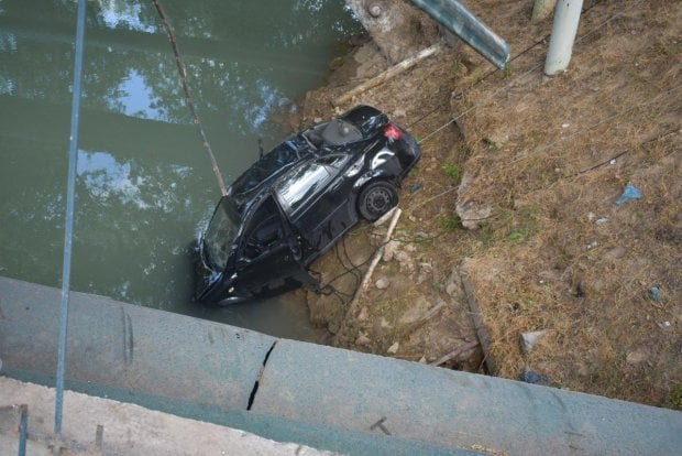 Toshkentda «Lasetti» avtomashinasi Bo‘rijar kanaliga tushib ketdi (foto)