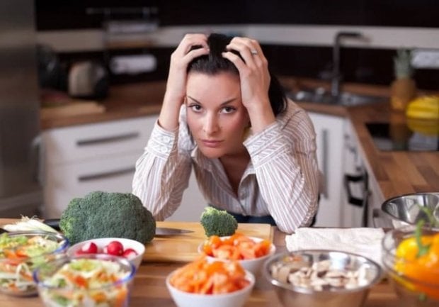 Kabızlık, saç dökülmesi ve depresyon: sağlıksız beslenmenin işaretleri olan sorunlar