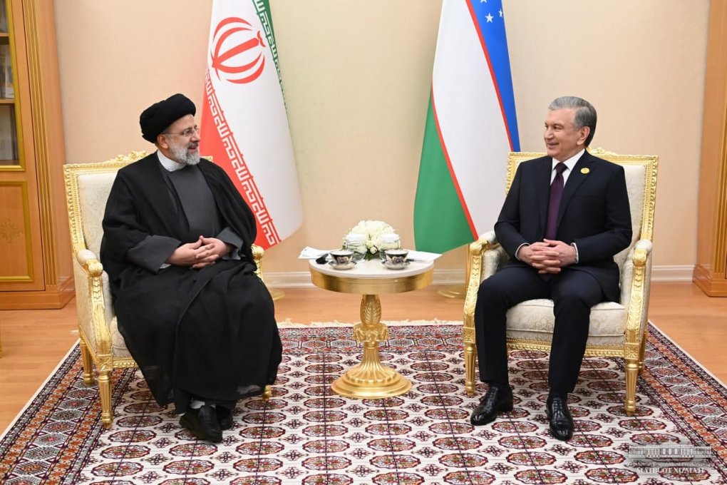 Shavkat Mirziyoyev Ashxobodda Eron prezidenti bilan uchrashuv o‘tkazdi