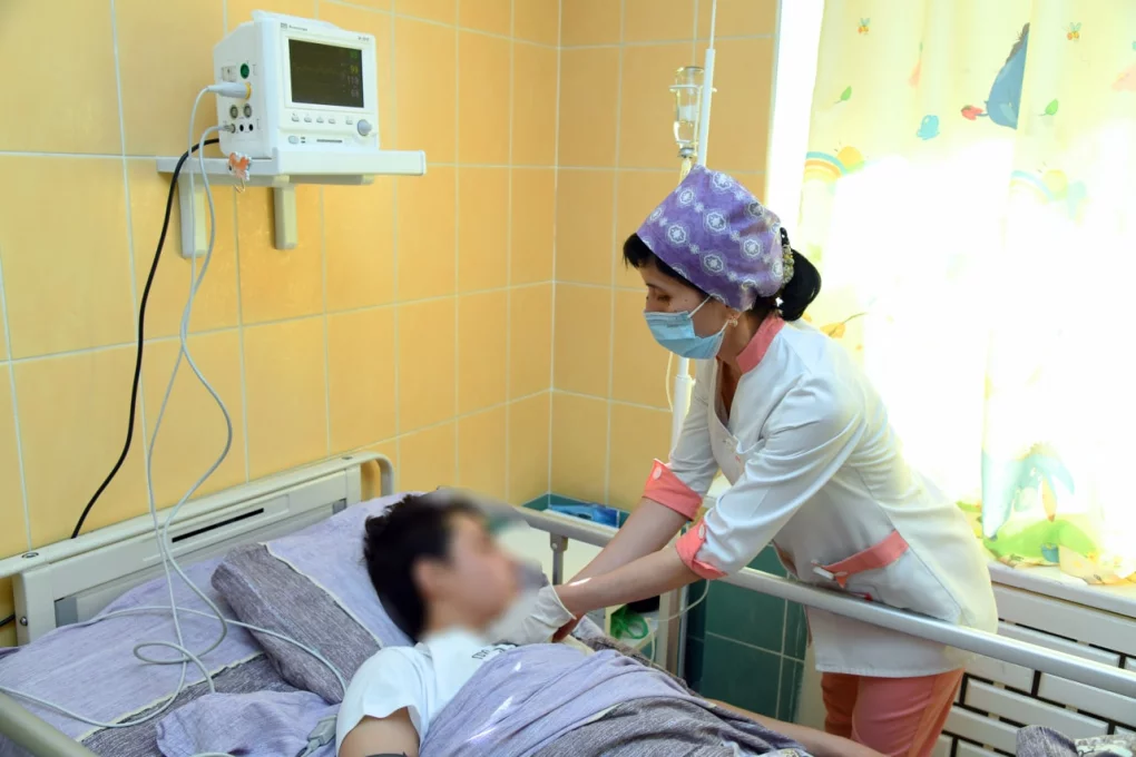 Toshkentda 5-qavatdan tushib ketgan 18 yoshli yigitning hayoti saqlab qolindi