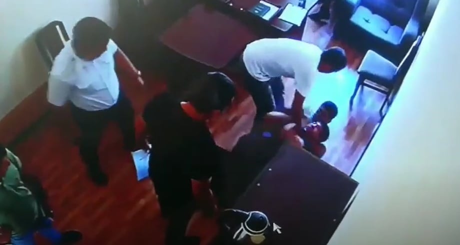 Фарғонада ИИБ ходимлари фуқарони аёвсиз калтаклади (видео)