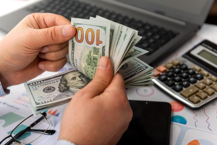 DXX chet el fuqarosidan 6 ming dollar olayotgan shaxsni qo‘lga oldi