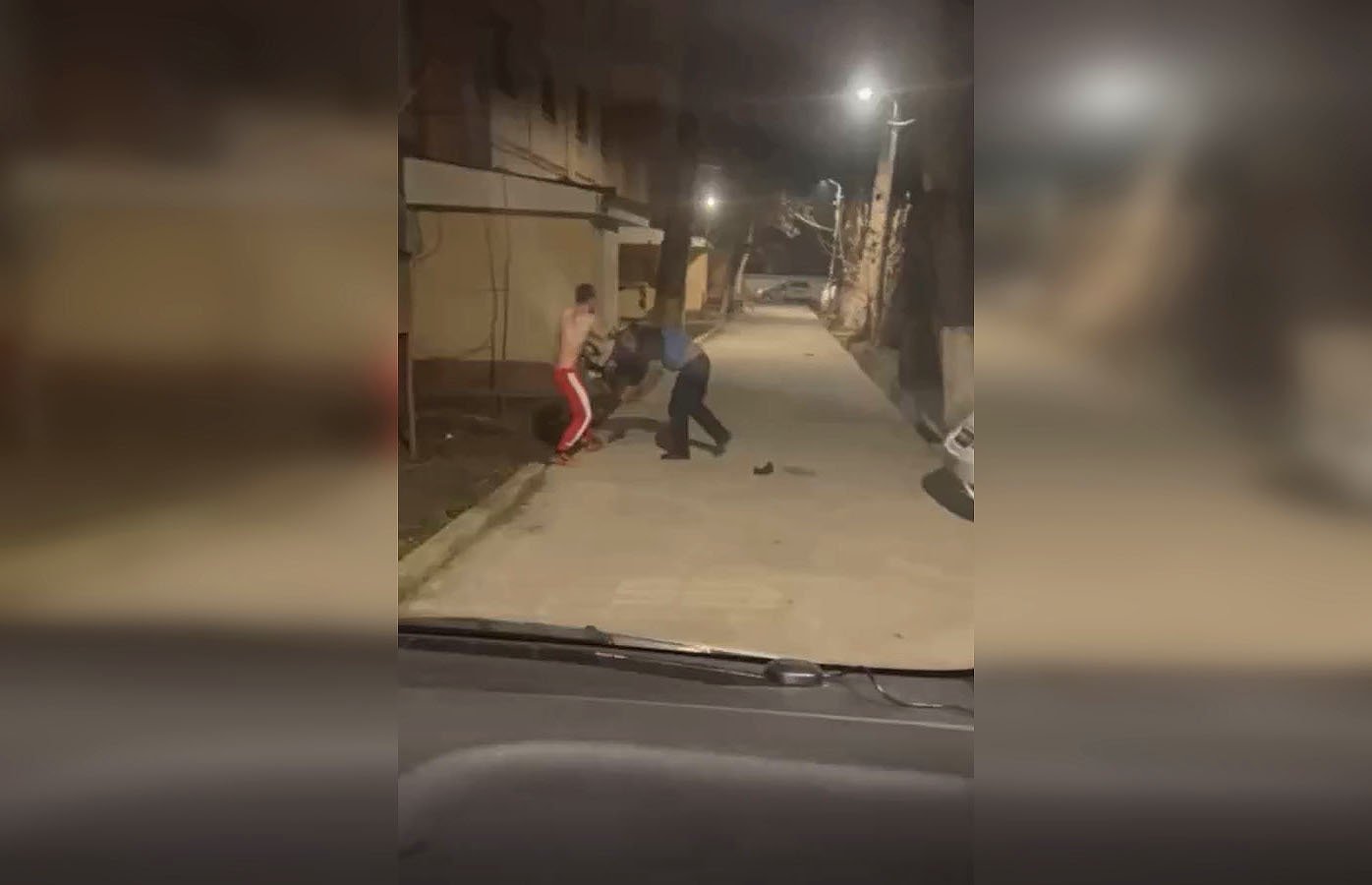 Toshkentda tez tibbiy yordam haydovchisi kaltaklandi