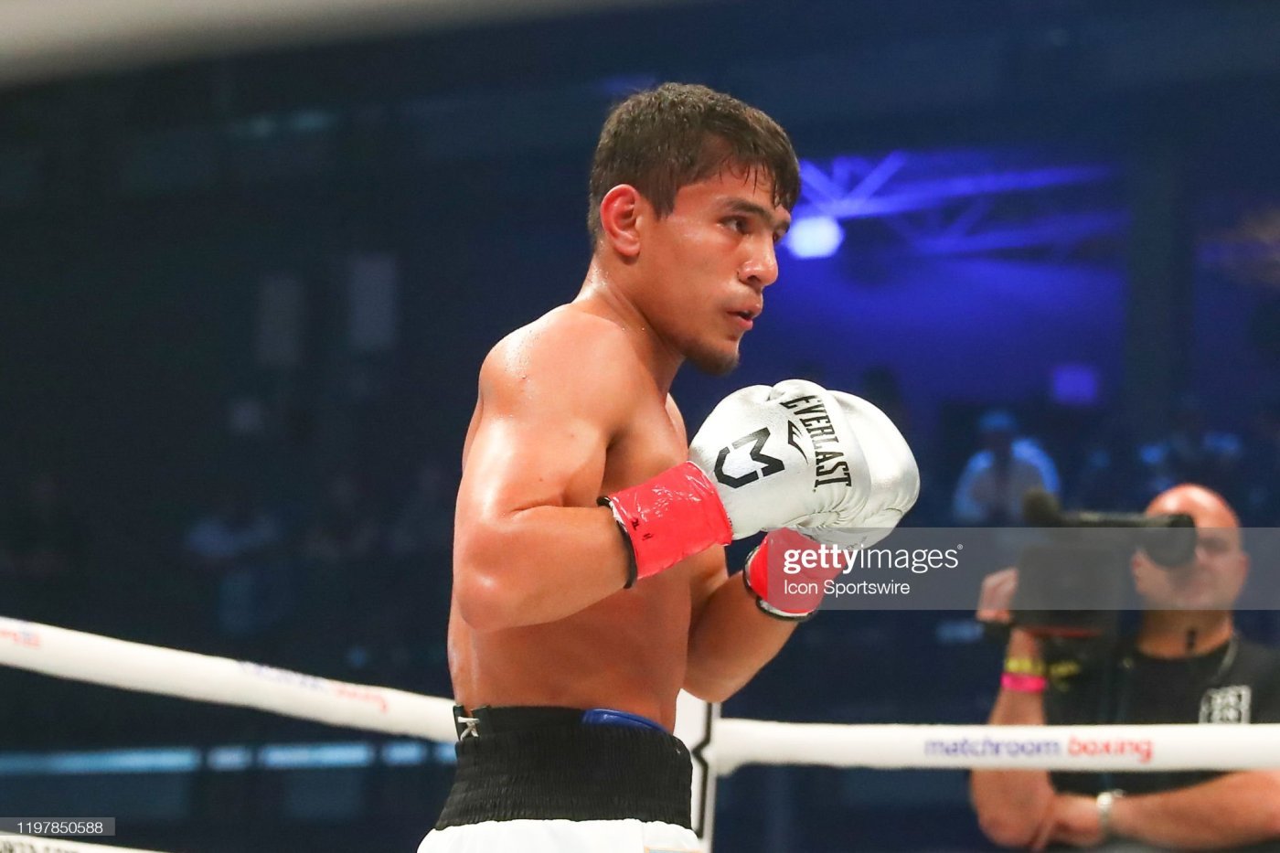 Professional boks. Murodjon Ahmadaliyev o‘z kamarlarini boy berdi!