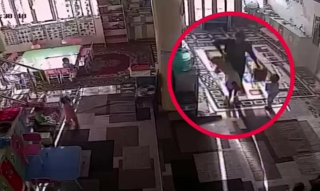 Бухорода 2 ёшли болани урган тарбиячи ишдан бўшатилди