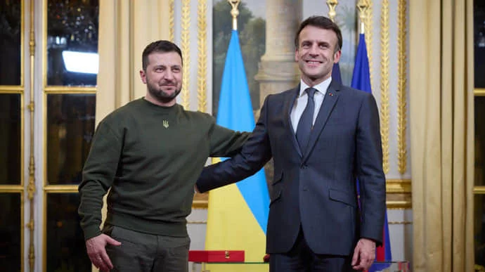 Makron Ukrainaga yordam berishda qo‘shma harakatlarga chaqirdi