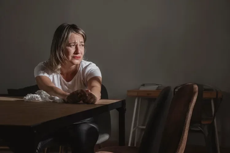İnsan hangi yaşta kendini en mutsuz hisseder?