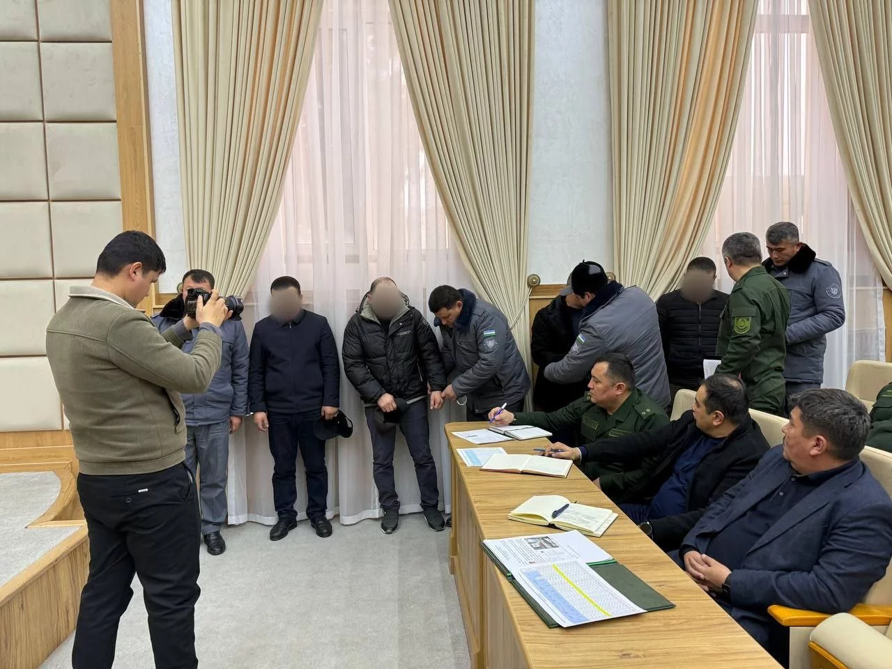 В Самарканде арестованы 7 сотрудников компаний, поставляющих электроэнергию и газ