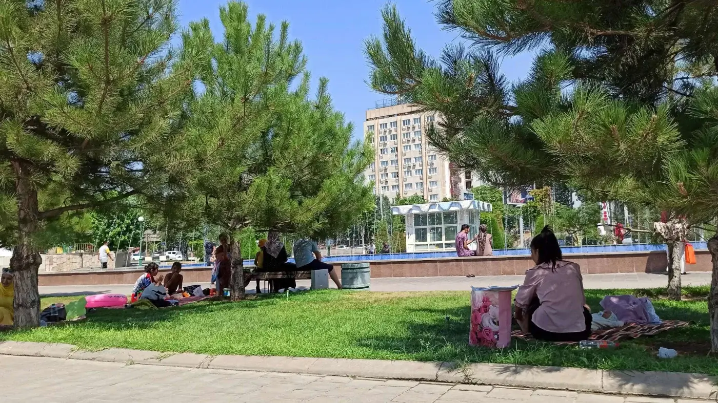 O‘zbekistonda anomal issiq ob-havo kuzatiladi: harorat +42 darajaga yetishi mumkin!