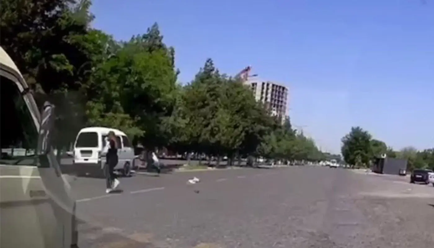 Bekobod shahrida Damas piyodani urib yubordi
