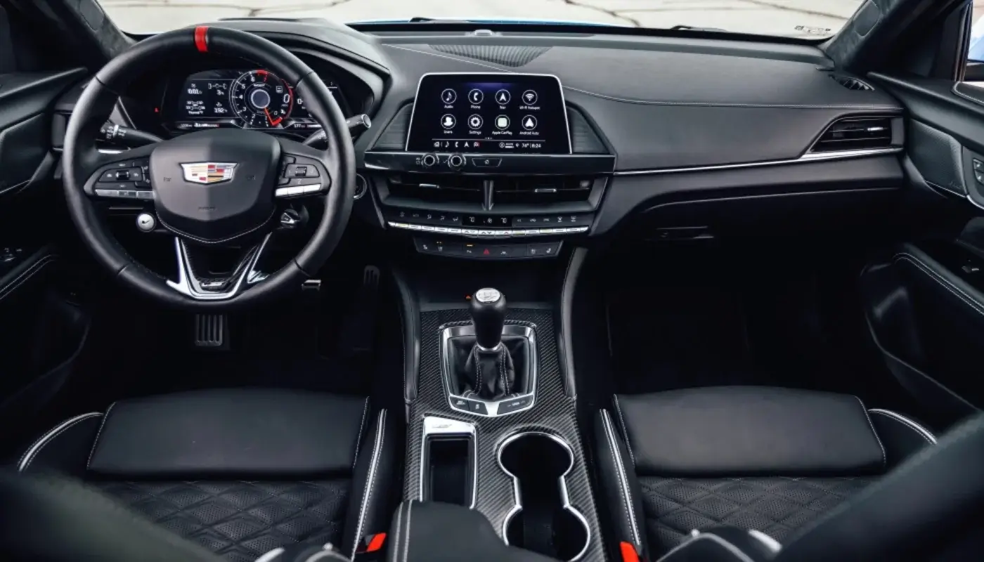 Cadillac обучает сотрудников американской разведки вождению автомобилей с механической коробкой передач